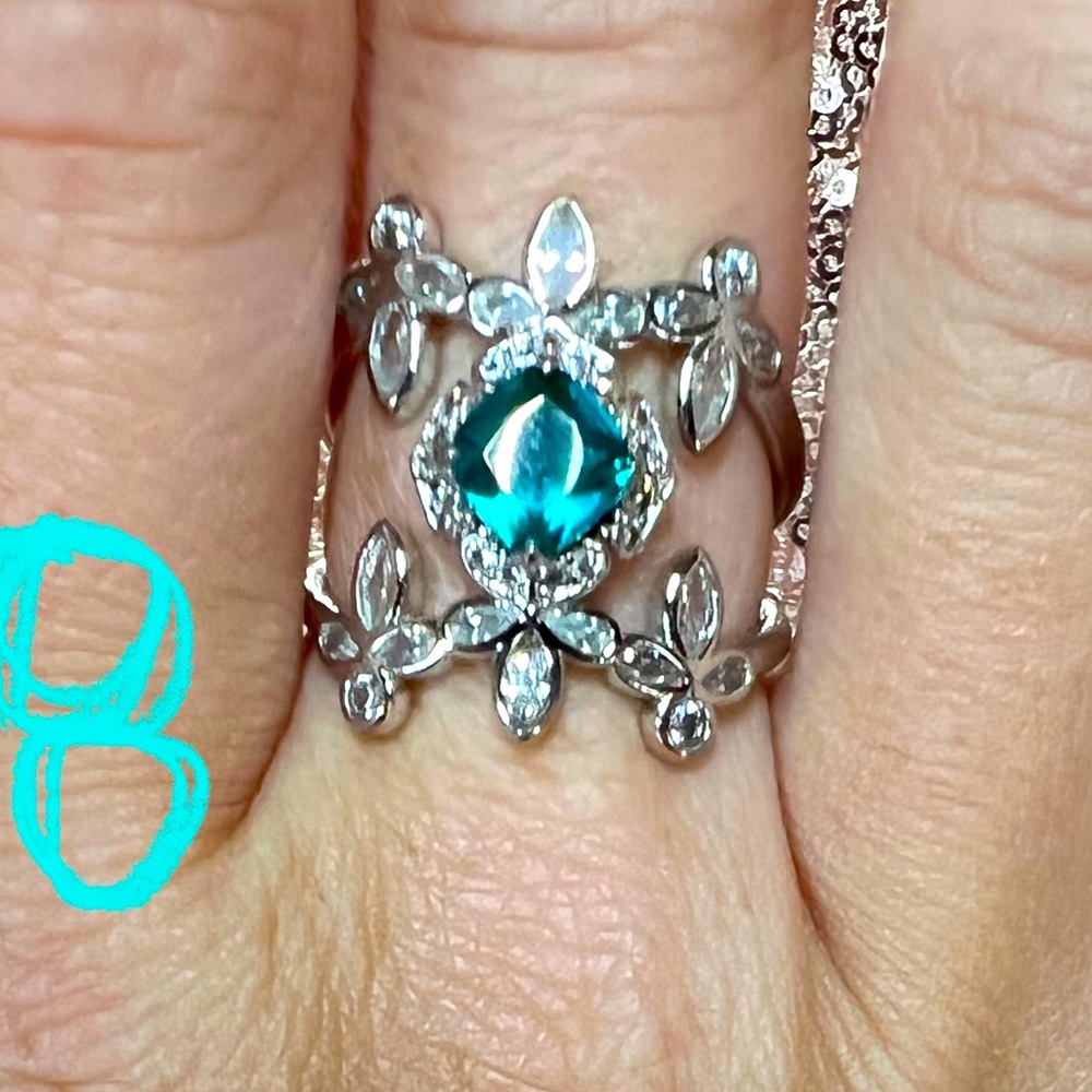 Floral Design Ring - Turquoise Stone